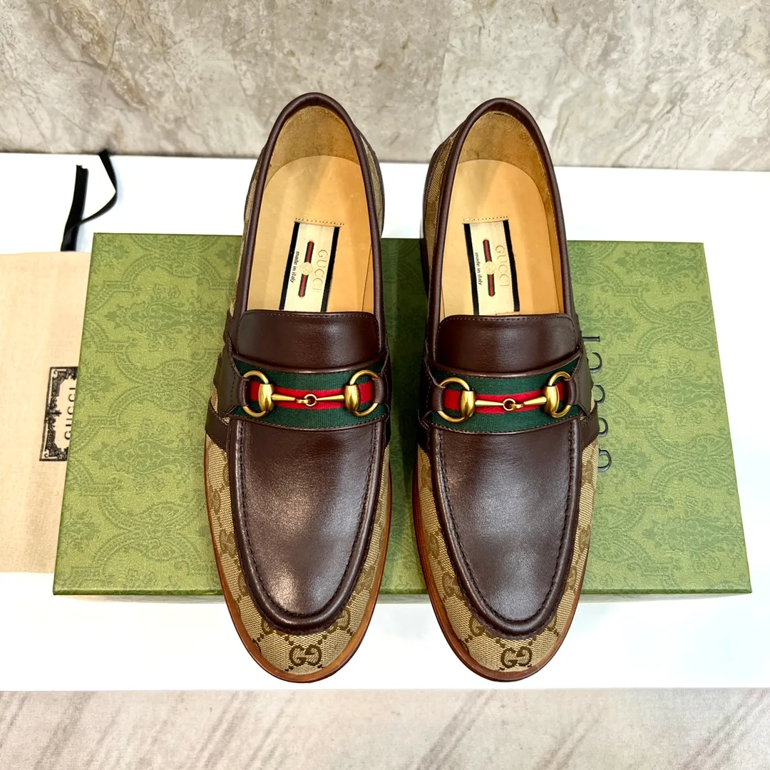 Original leather outsole P900 Brand: Co-branded Adidas｜GUCCI (Gucci) Standard code: Men's size 38–44 (45/46 can be customized) Grade: Same style as the official website Original quality Material: Original cowhide Leather lining Original leather outsole Style category: Men's fashionable casual leather shoes Distinguished big-name luxury elements top luxury Color: Actual picture